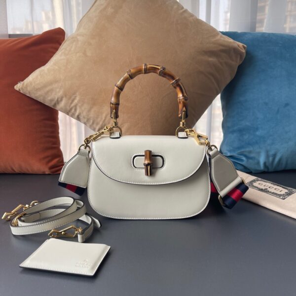 Gucci [Original Leather] Model G 675797 Bamboo 1947 series presents a modern reinterpretation of classic elements.