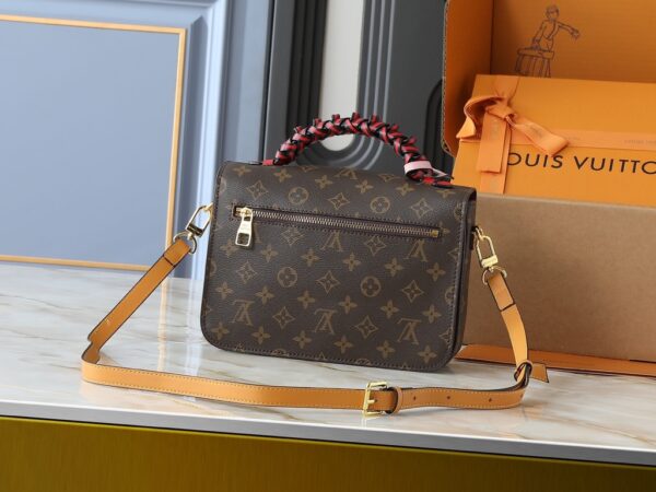 POCHETTE METIS handbag M44668 dark red M45152 white M43984 orange messenger bag. The handbag is made of exquisite leather with a hand-embroidered handle and edge decoration.